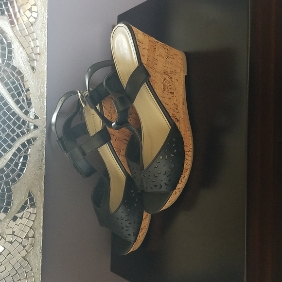11W Black Wedge Sandals - Picture 2 of 4